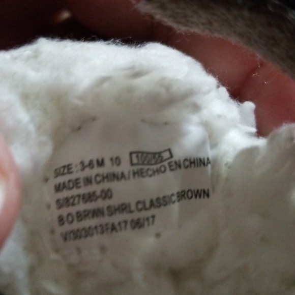 Old Navy Baby Boots size 3-6months - Picture 3 of 4